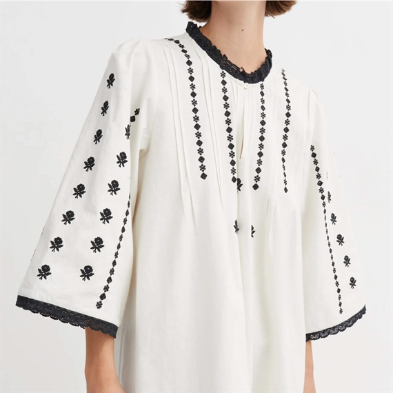 Skall Studio Freya Kjole, Silenced White/Black